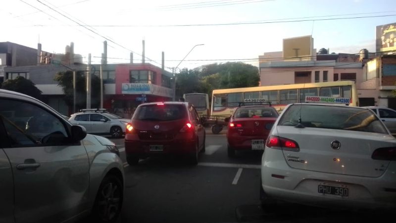 Caos en el centro por bloqueo de colectivos