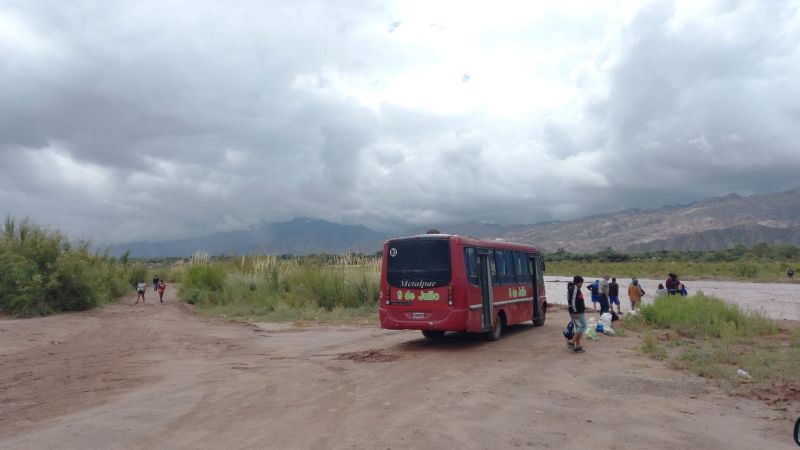 Pobladores quedaron aislados por crecida del río
