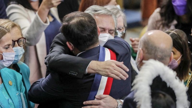 Los gesto de Boric hacia Alberto Fernández, en su asunción