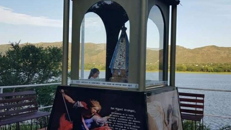 Gruta de la Virgen del Valle en la Comuna de Villa Parque Siquiman