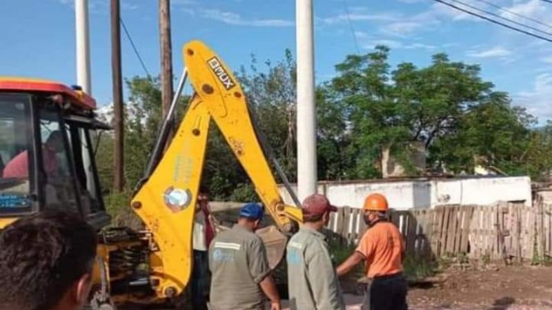 Tras rotura de caño de agua hubo riesgo de derrumbe en una casa