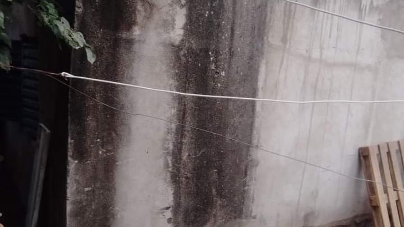 Tras rotura de caño de agua hubo riesgo de derrumbe en una casa