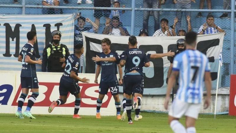 Racing goleó 4-0 y hundió al Decano, en Tucumán