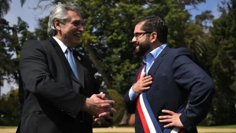 Boric se comprometió a "facilitar" los pasos fronterizos