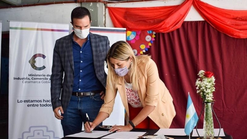 Capacitación sobre maquinarias de la industria de la confección