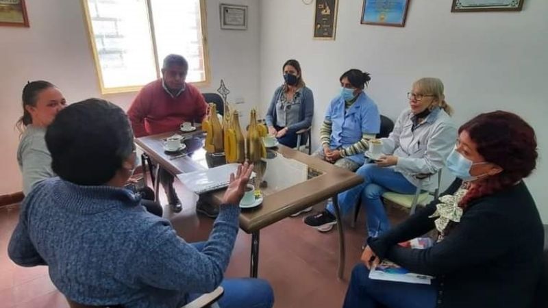 Gómez se reunió con la nueva directora del hospital local