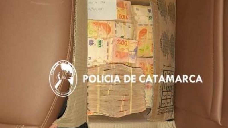 Los detienen llevando 8 millones de pesos
