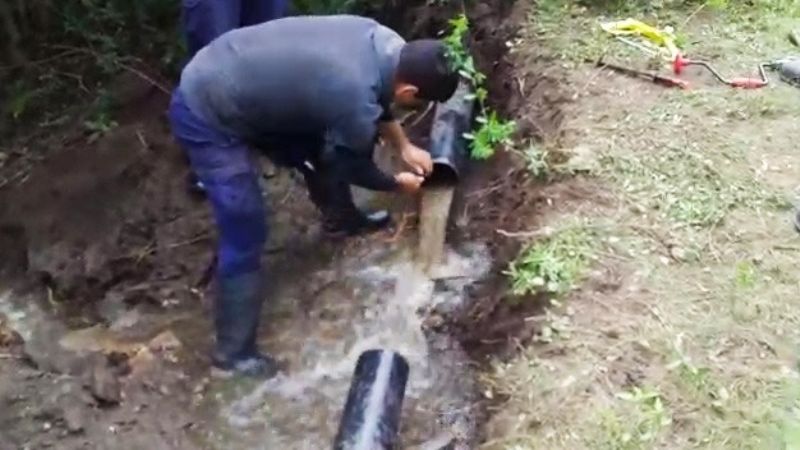 Mejoran las redes de impulsión en cañerías del interior provincial