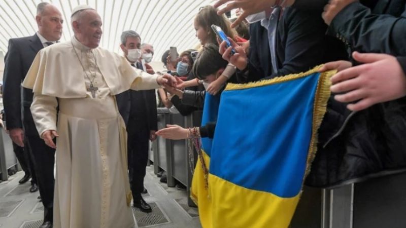 Critican al Papa Francisco por no condenar la barbarie de Putin