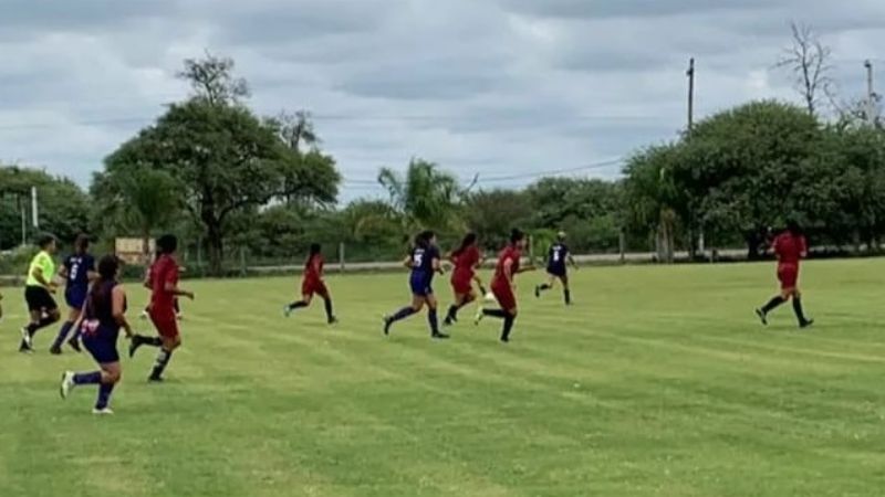 Equipo femenino de Fiel visitó a Central Córdoba, en  Santiago