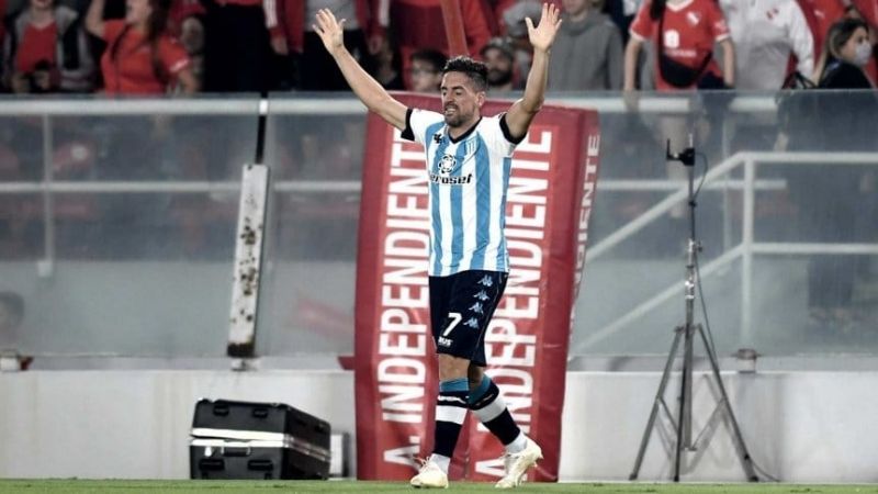 Racing venció a Independiente y lidera la Zona A