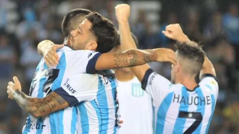 Racing venció a Independiente y lidera la Zona A