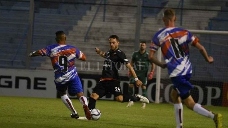 “Wanchope” se “anotó” en el 2-1 a Peñarol, por Copa Argentina