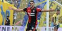 JUAN MANUEL GARCÍA festejando su gol ante Central, en el Gigante de Arroyito.