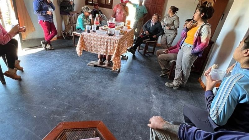 Brindis para honrar a las mujeres trabajadoras del vivero Doña Icha