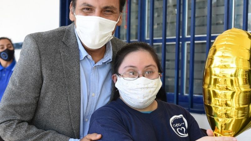 Gustavo Saadi visitó a la sede de APANE