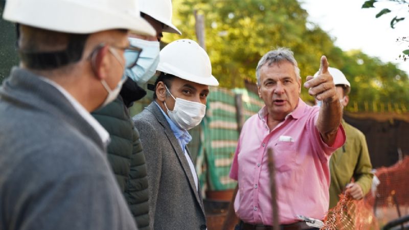 Gustavo recorrió la construcción de un nuevo centro comercial