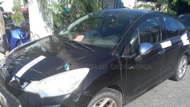 Chocó un auto estacionado, escapó, la persiguieron y la atraparon