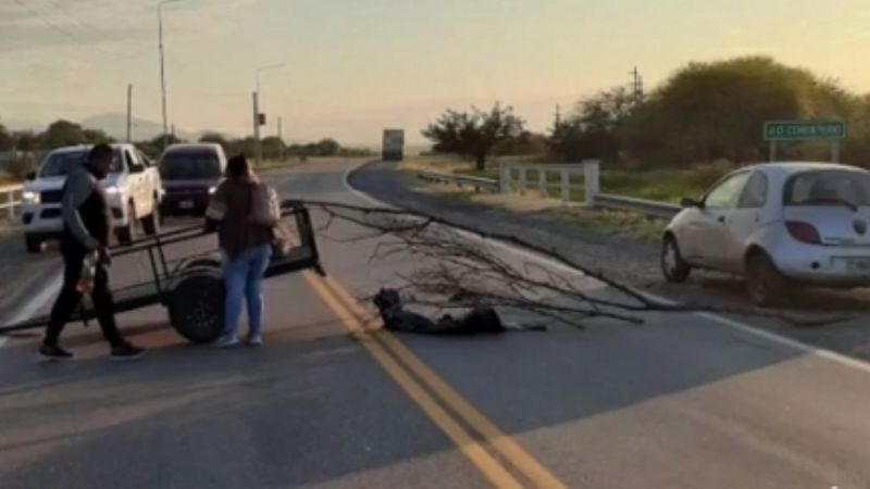Corte en Ruta Nacional 38 a la altura de Chumbicha