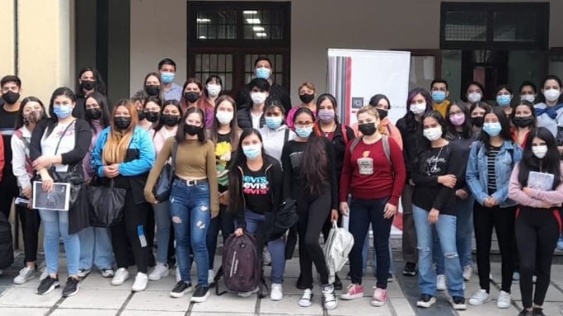 Capacitan a estudiantes en reanimación cardio pulmonar