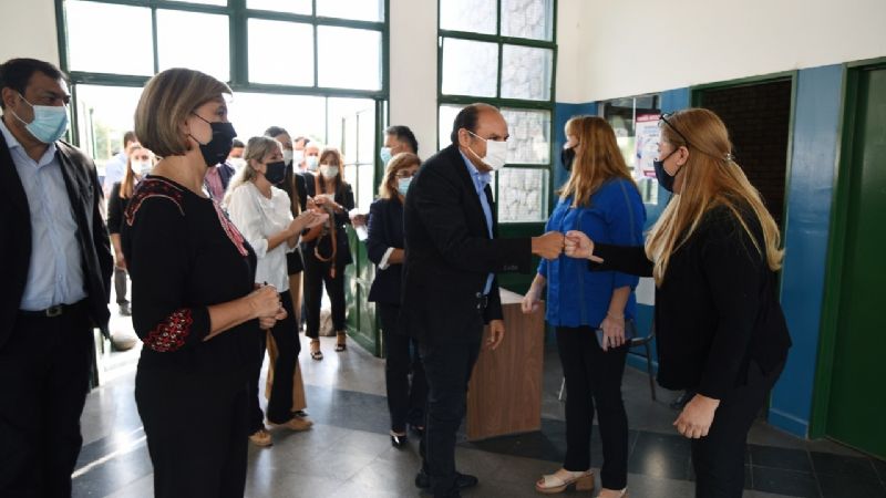 Gustavo entregó las Becas “Proyectar Futuro”