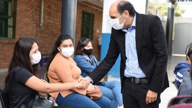 Gustavo entregó las Becas “Proyectar Futuro”