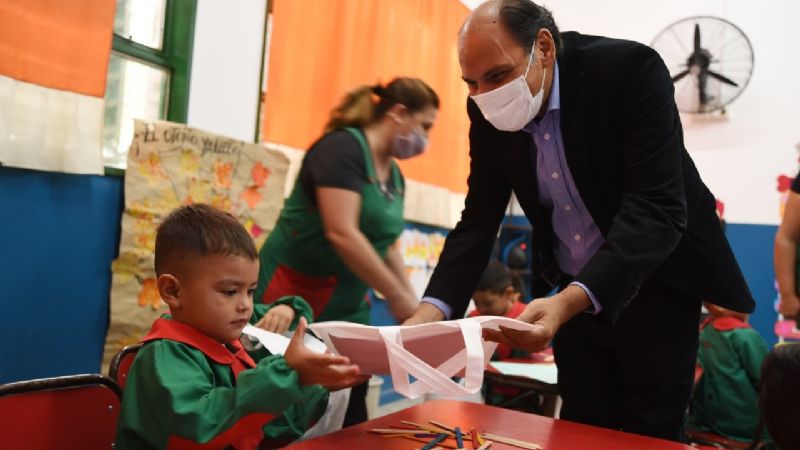 Gustavo entregó las Becas “Proyectar Futuro”