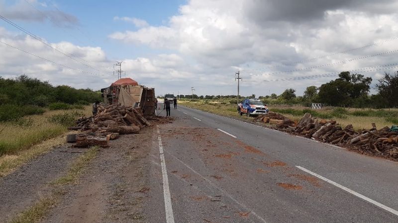 Volcó un camión en la Ruta 157