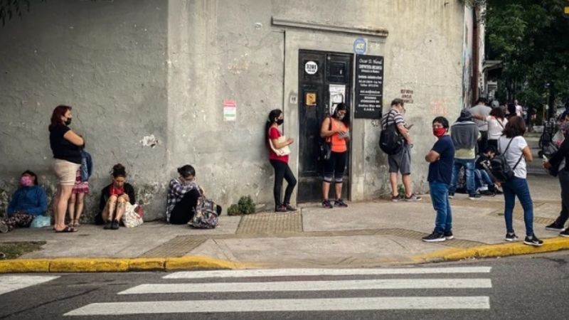 La tasa de desocupación en Argentina llegó al 7% a fines del 2021