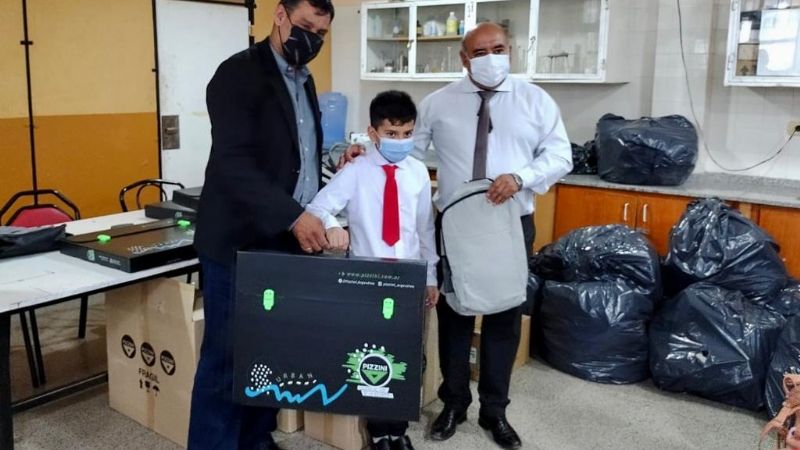 Educación entregó mochilas técnicas a la EPET N° 1 de Recreo