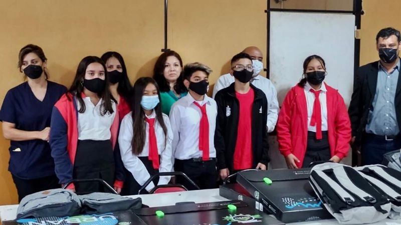 Educación entregó mochilas técnicas a la EPET N° 1 de Recreo