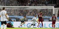 NICOLÁS González ya tocó al gol y todo Argentina se lanza al festejo del primer gol argentino.