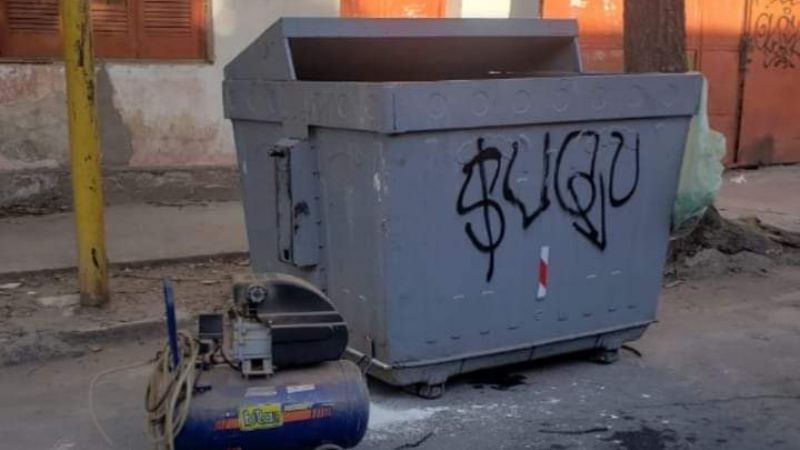 Encontraron un compresor oculto en un contenedor