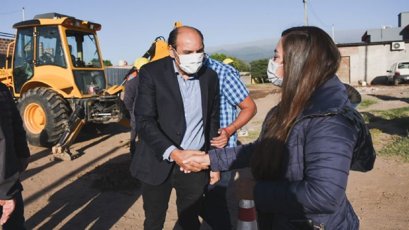 Avanzan las obras de agua y cloacas en el Barrio República Argentina