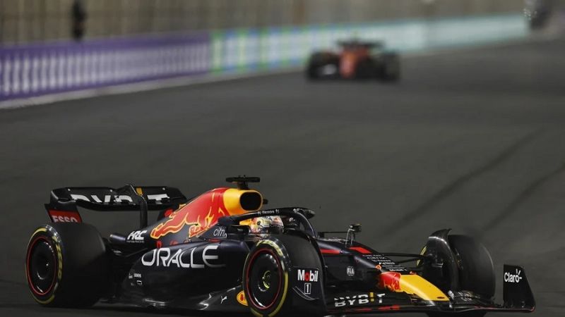Verstappen relegó a Lecrerc en Arabia Saudita