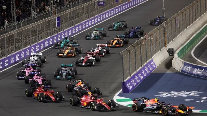 Verstappen relegó a Lecrerc en Arabia Saudita