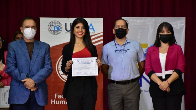 Entregan Certificados a casi 100 diplomados en Educación Sexual Integral