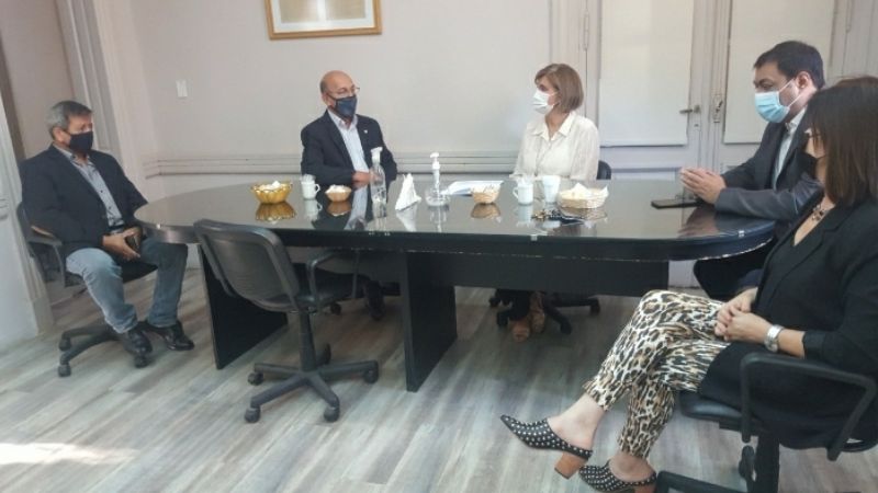 Capacitarán a docentes municipales en competencias digitales