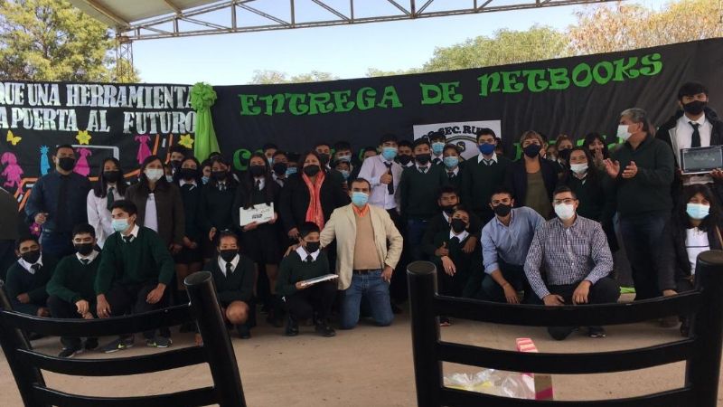 Educación entregó Notebooks a alumnos de Belén y Santa María