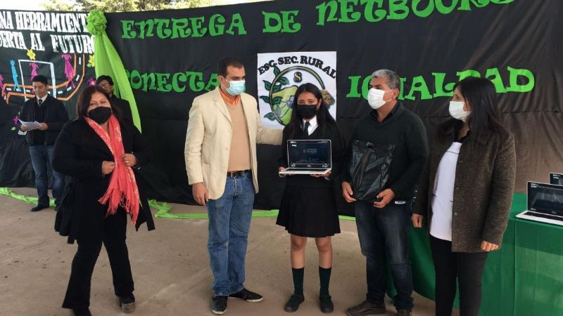 Educación entregó Notebooks a alumnos de Belén y Santa María