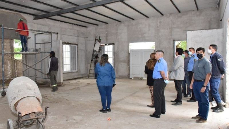 Visitan la obra del Salón Parroquial Santo Padre Pio