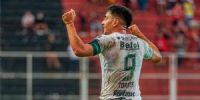 JONATHAN TORRES festejando su gol, que le dio el triunfo y la cima a Sarmiento de Junín.