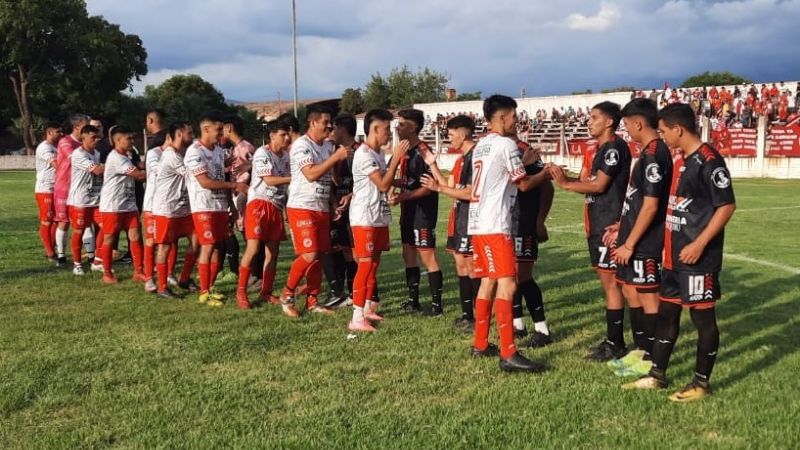 Defensores de Esquiú se “copó” con “Botineros