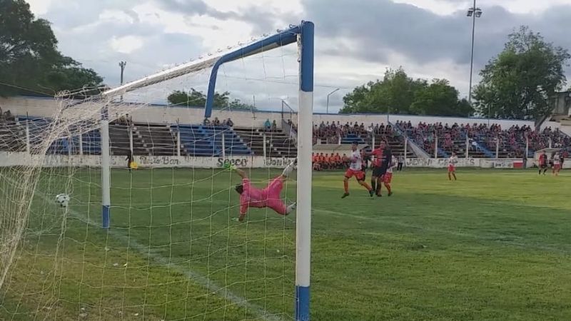 Defensores de Esquiú se “copó” con “Botineros