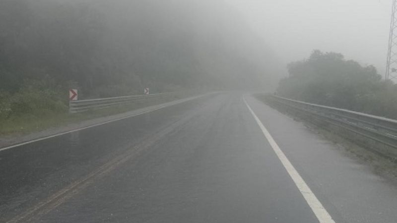 Baja visibilidad en la cuesta El Totoral