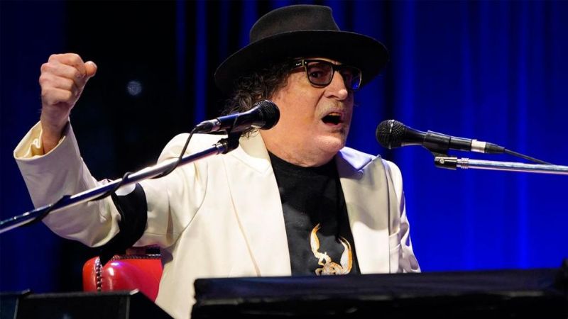 Internaron a Charly García tras sufrir quemaduras en una pierna