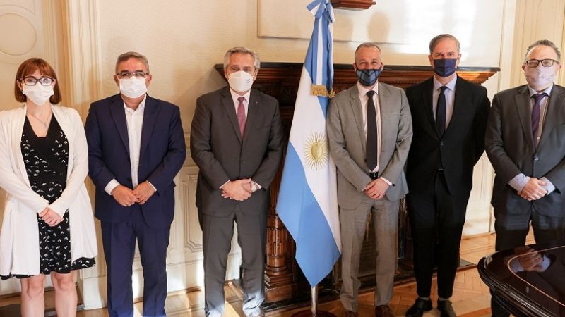 Fernández y Jalil se reunieron con autoridades de Livent