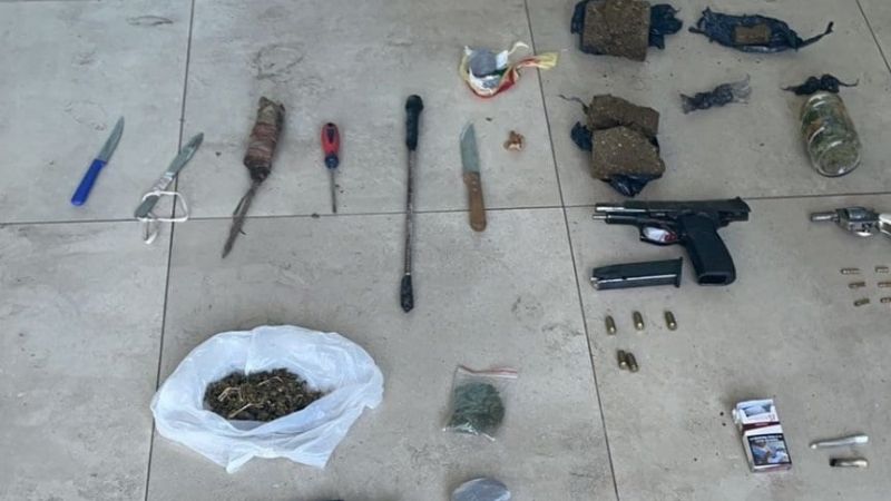 Barras de River detenidos con armas y drogas