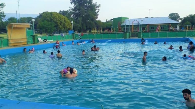 Bolsones escolares y temporada de pileta