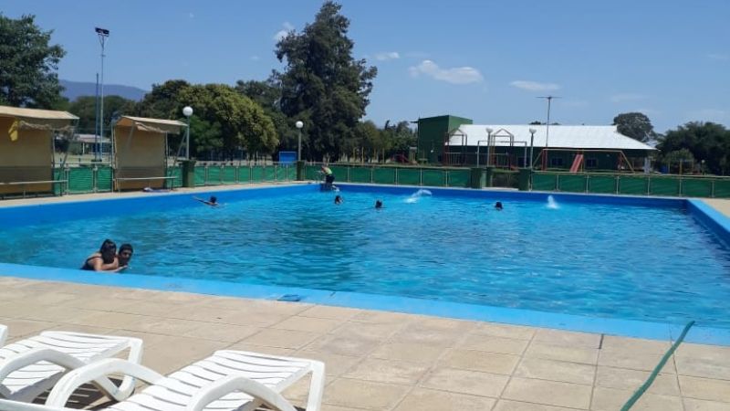 Bolsones escolares y temporada de pileta